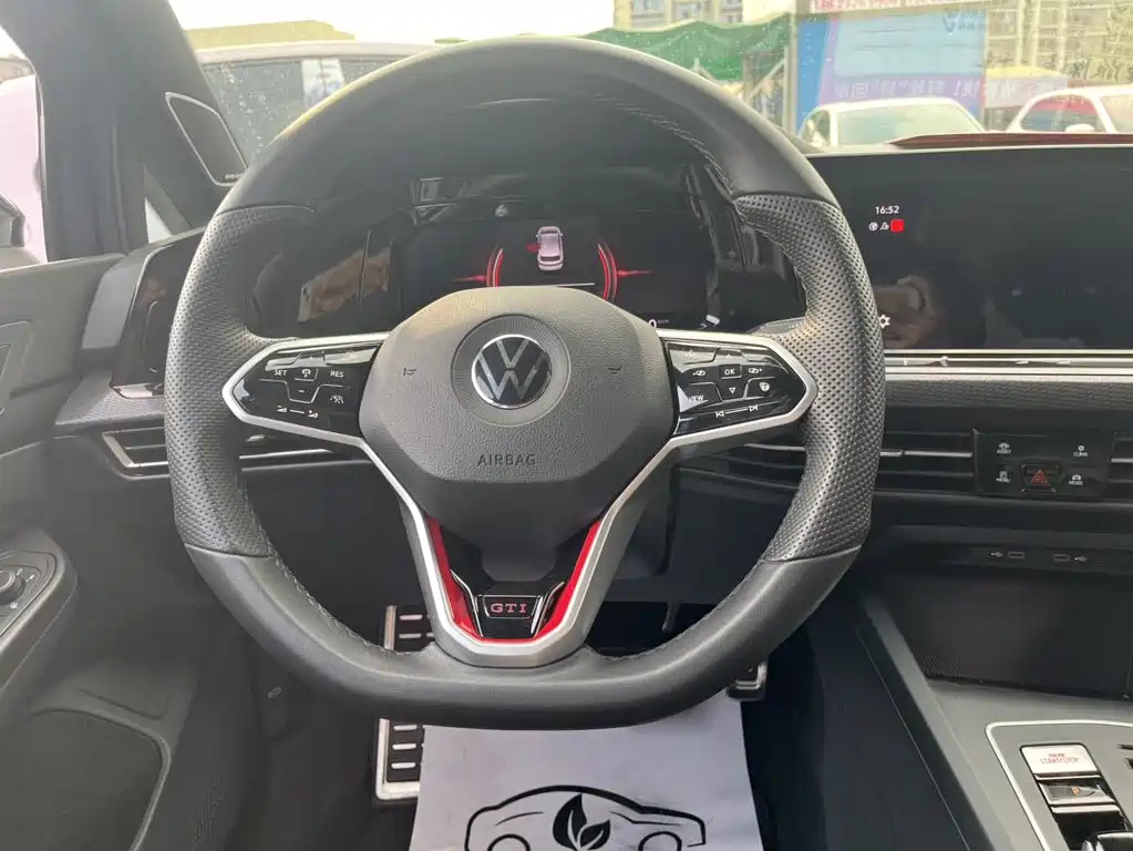 VOLKSWAGEN GOLF GTI 2023