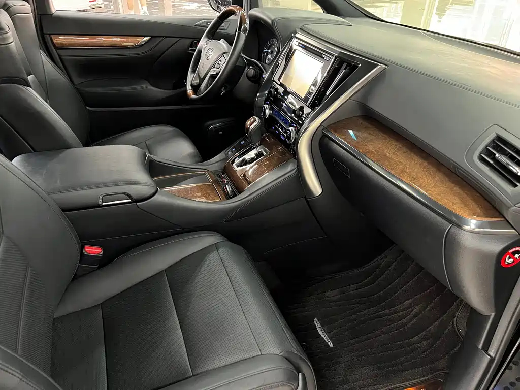 TOYOTA ALPHARD 2018