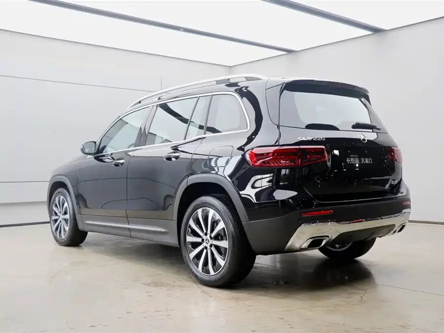 MERCEDES BENZ GLB 2025
