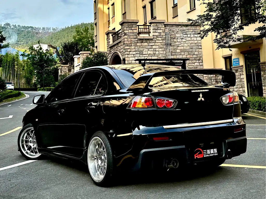 MITSUBISHI LANCER EX 2011