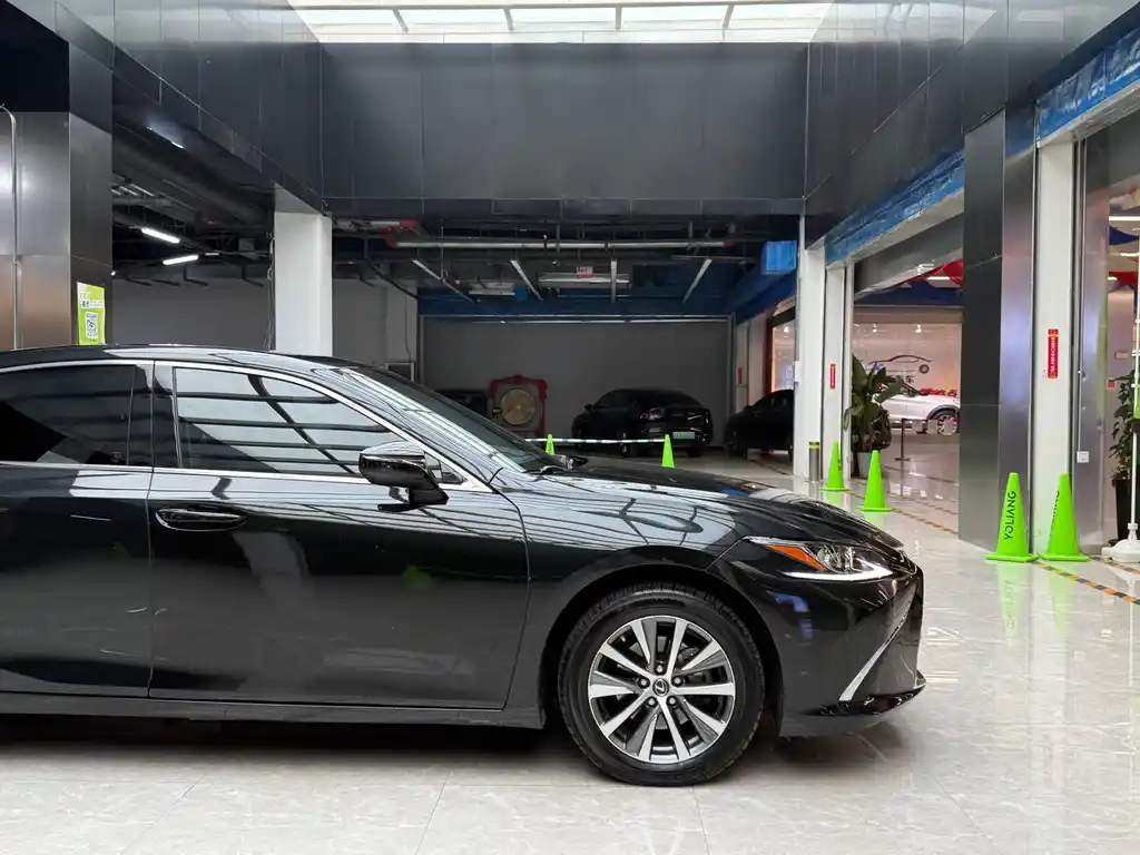 LEXUS ES 2021