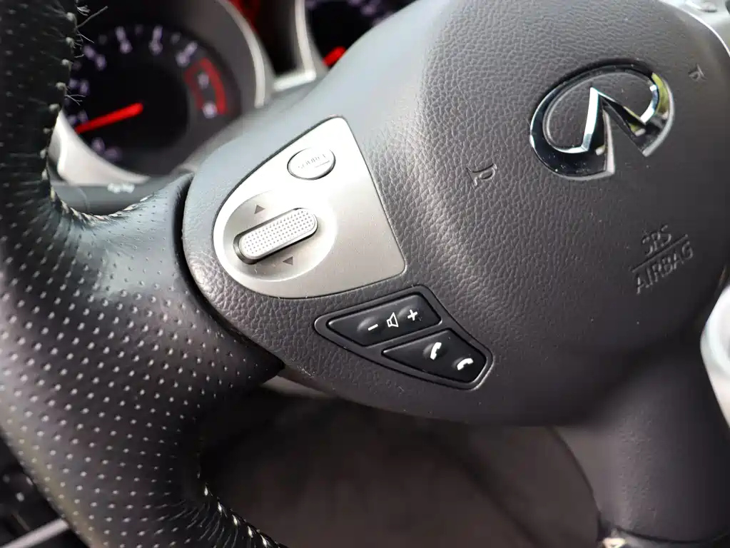 INFINITI ESQ 2017