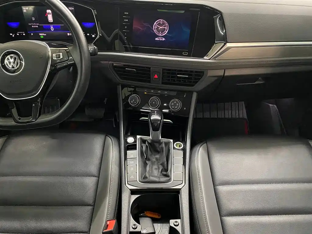 VOLKSWAGEN SAGITAR 2022