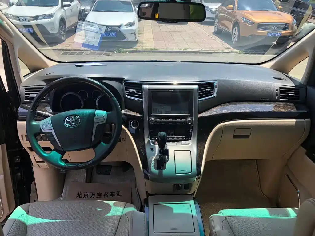 TOYOTA ALPHARD 2015
