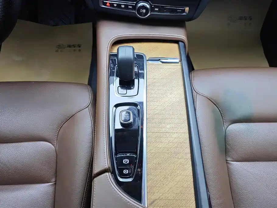 VOLVO S90 2023