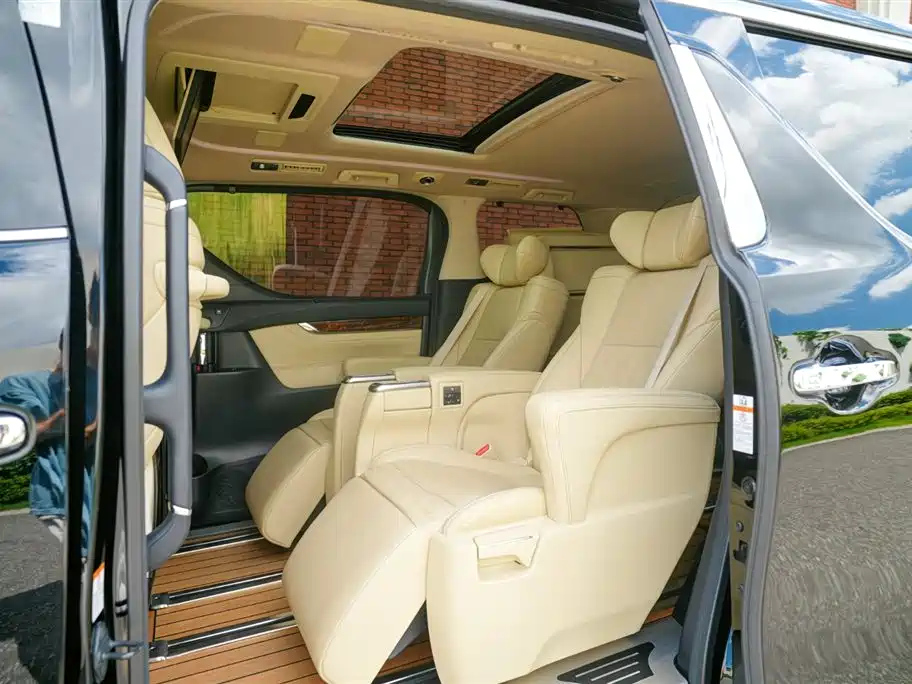 TOYOTA ALPHARD 2018