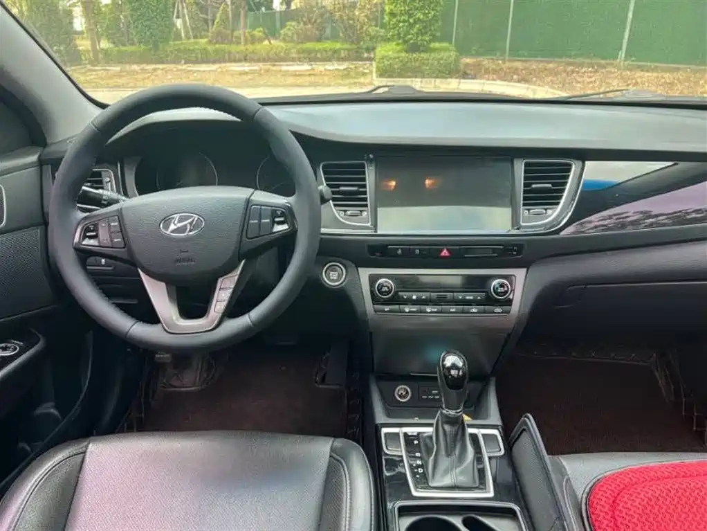 HYUNDAI MISTRA 2014