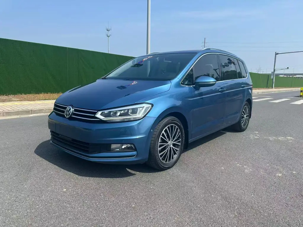 VOLKSWAGEN TOURAN 2016