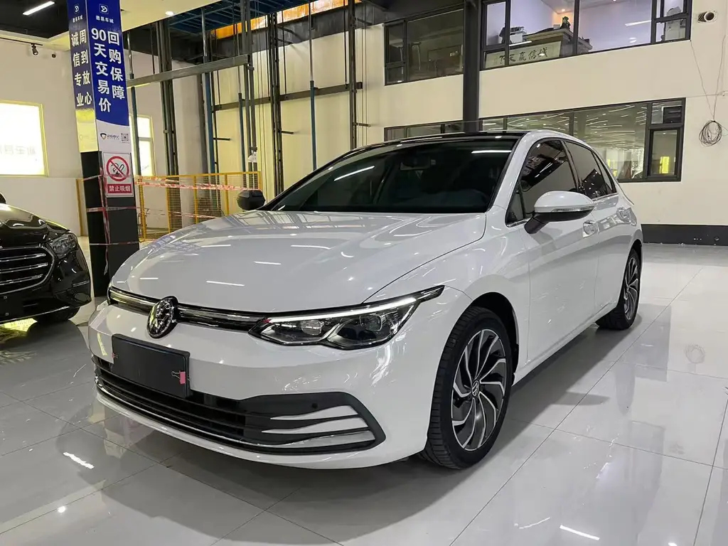 VOLKSWAGEN GOLF 2023