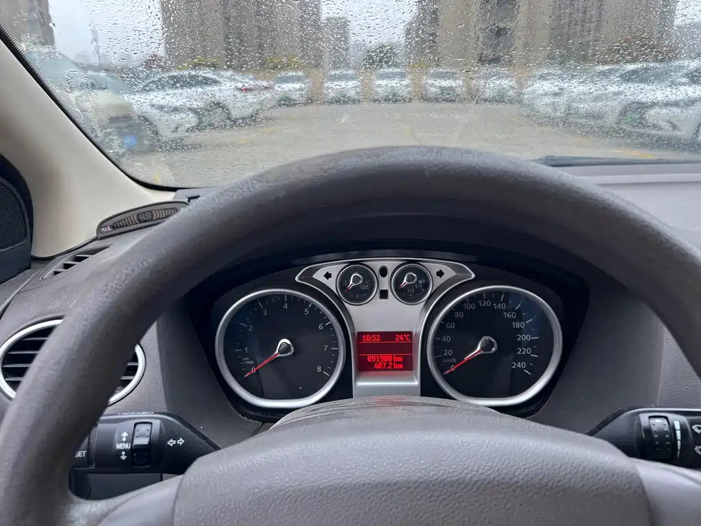 FORD FOCUS 2012