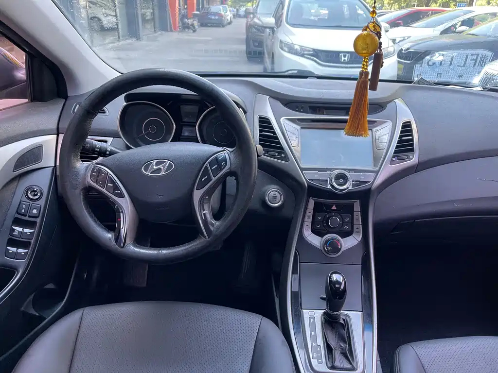 HYUNDAI ELANTRA 2012