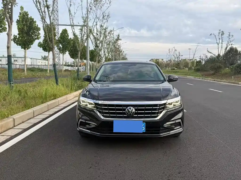 VOLKSWAGEN PASSAT 2021