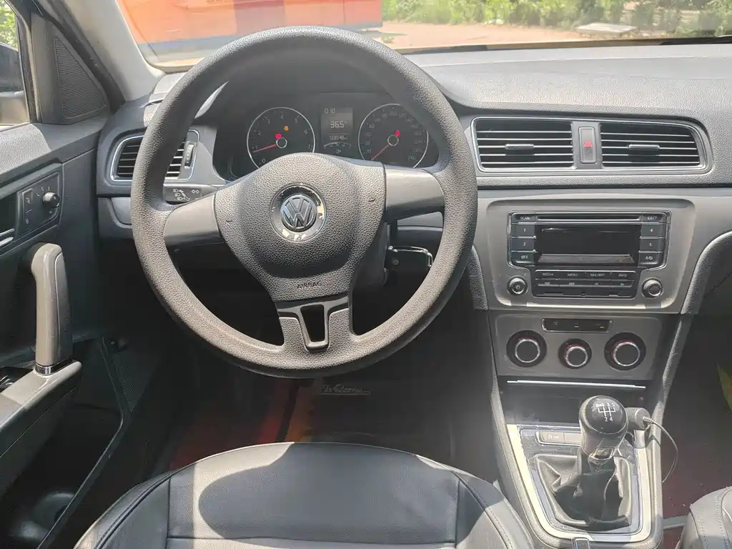 VOLKSWAGEN LAVIDA 2013