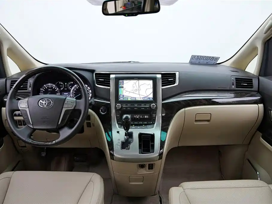 TOYOTA ALPHARD 2012