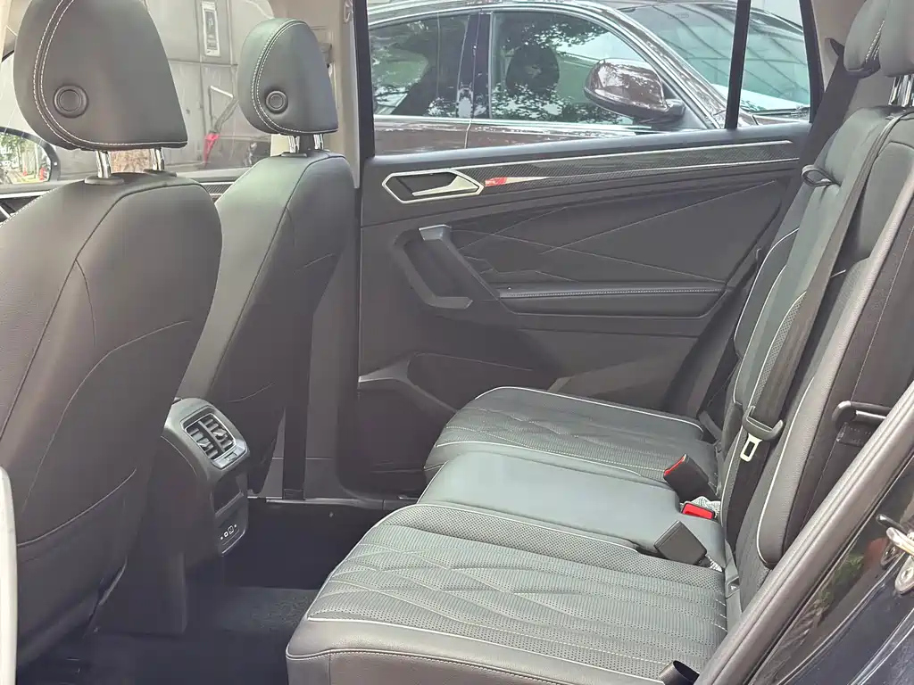 VOLKSWAGEN TIGUAN L 2024