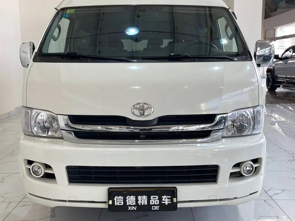 TOYOTA HIACE 2011