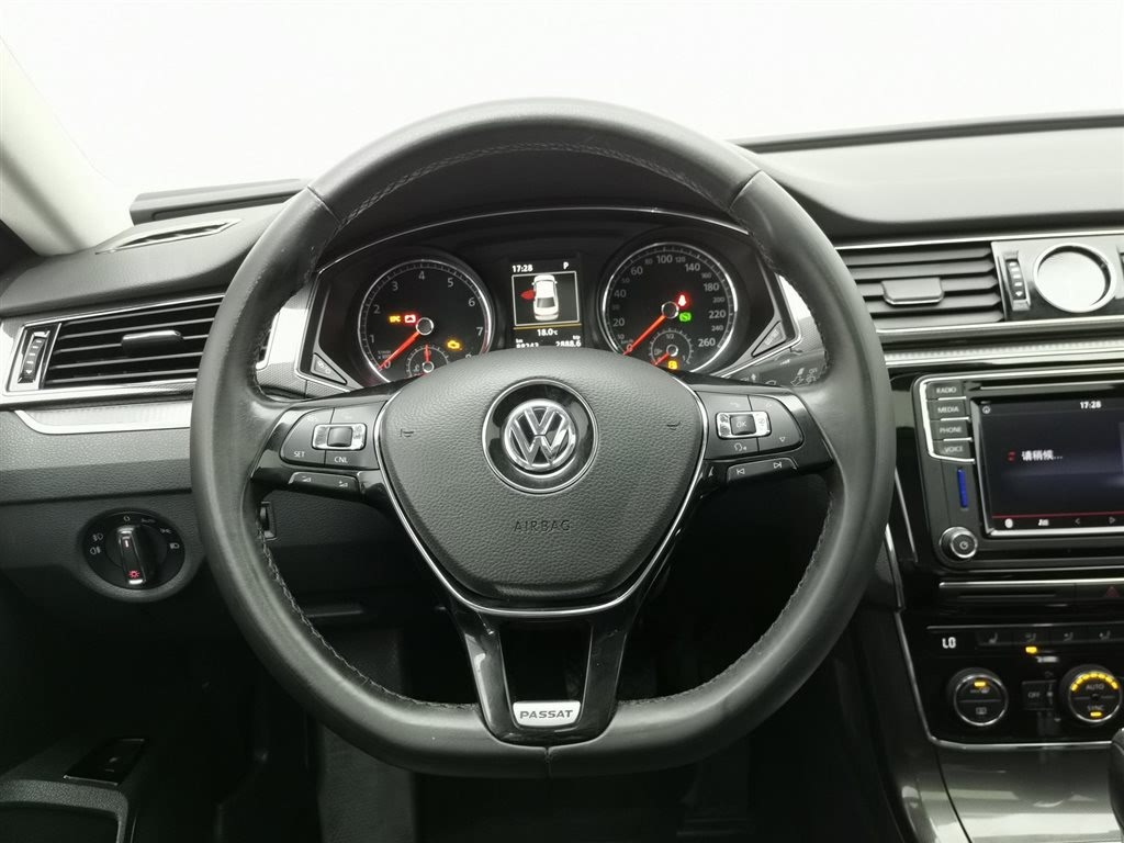 VOLKSWAGEN PASSAT 2017