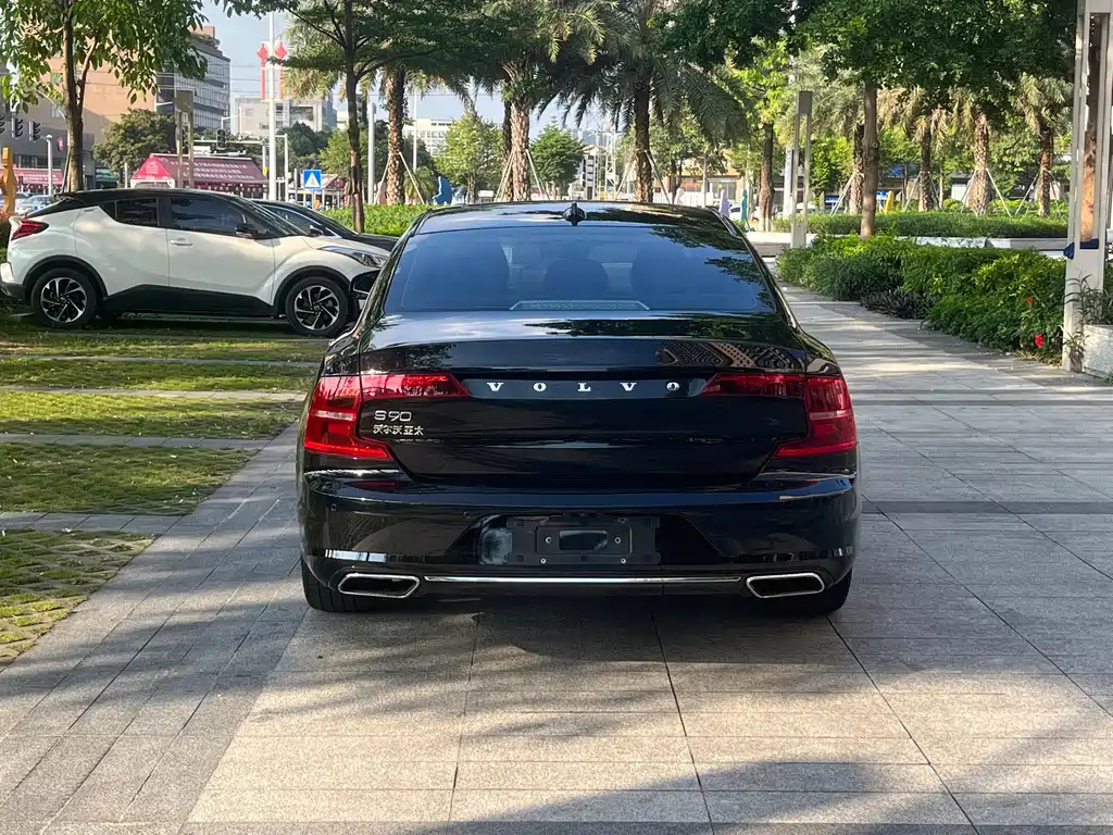 VOLVO S90 2017