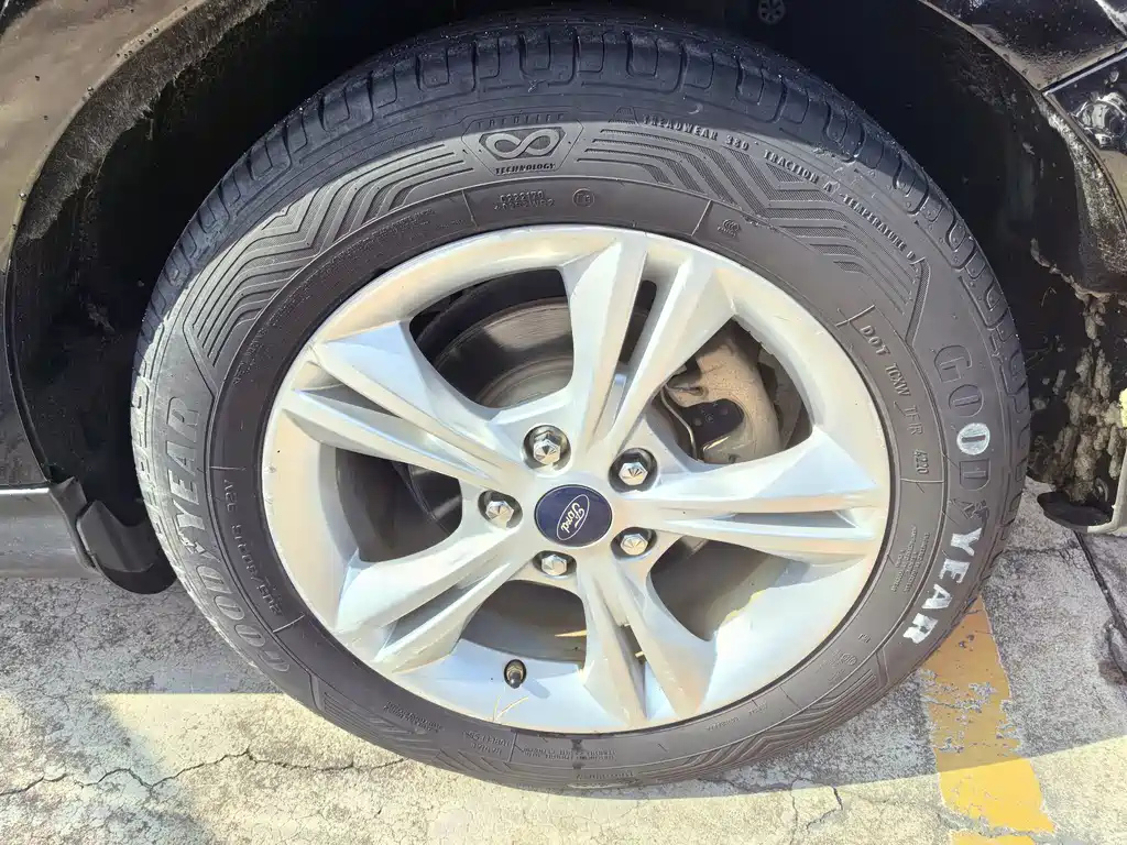 FORD FOCUS 2015