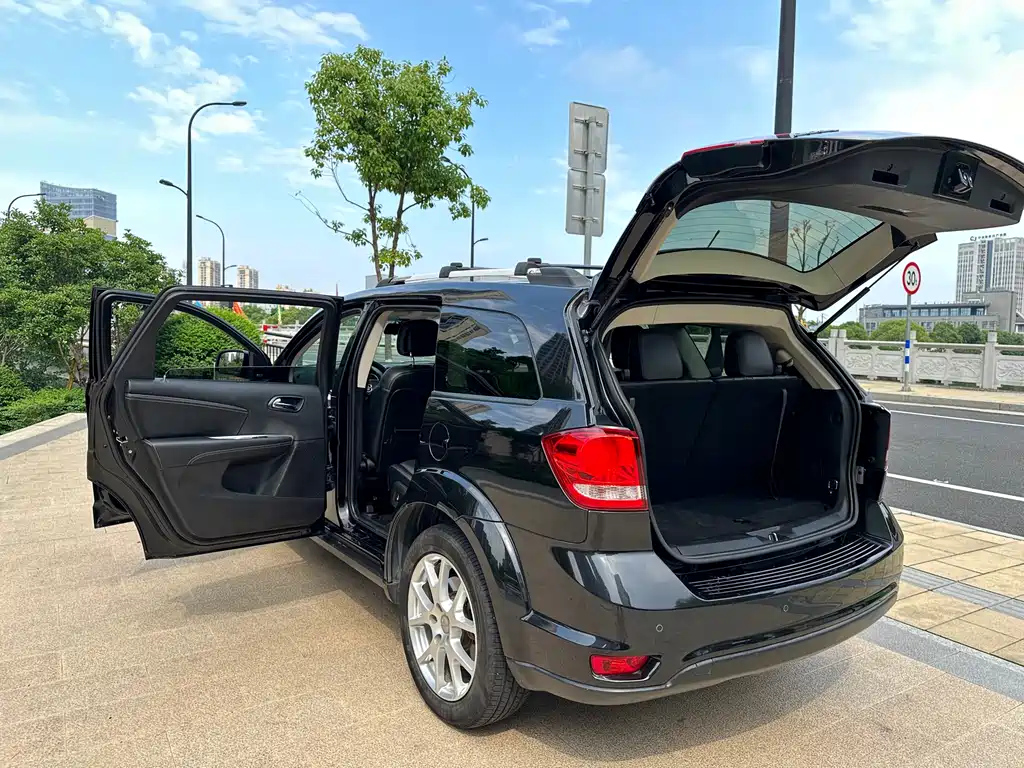 DODGE JCUV 2014