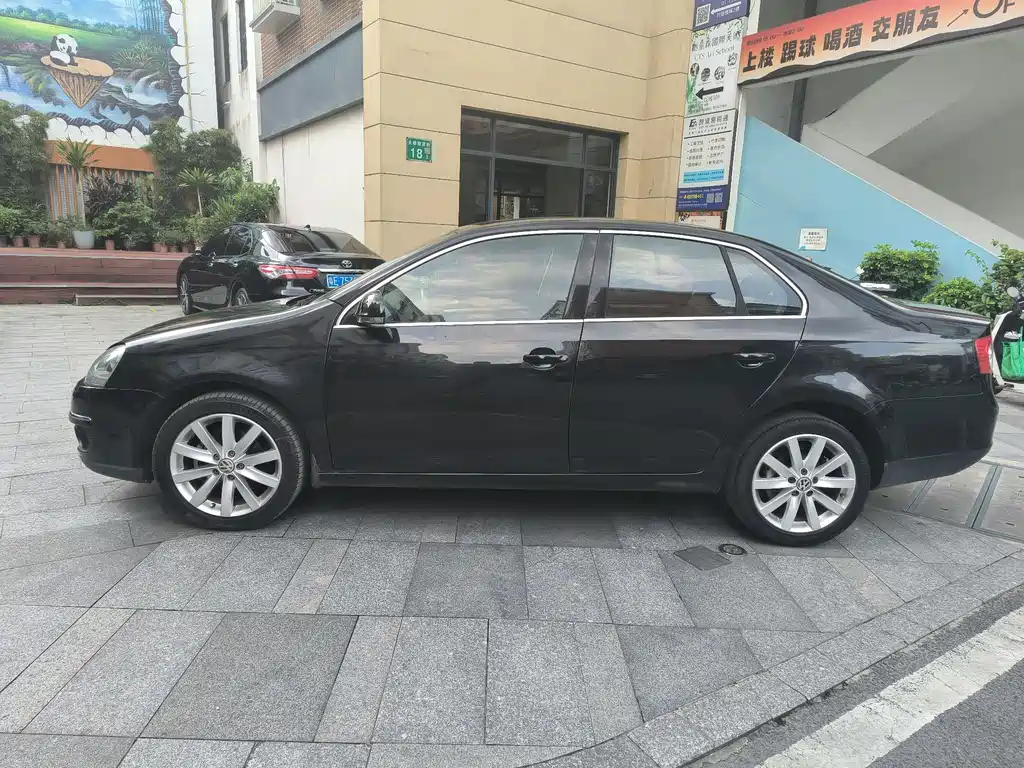 VOLKSWAGEN SAGITAR 2010