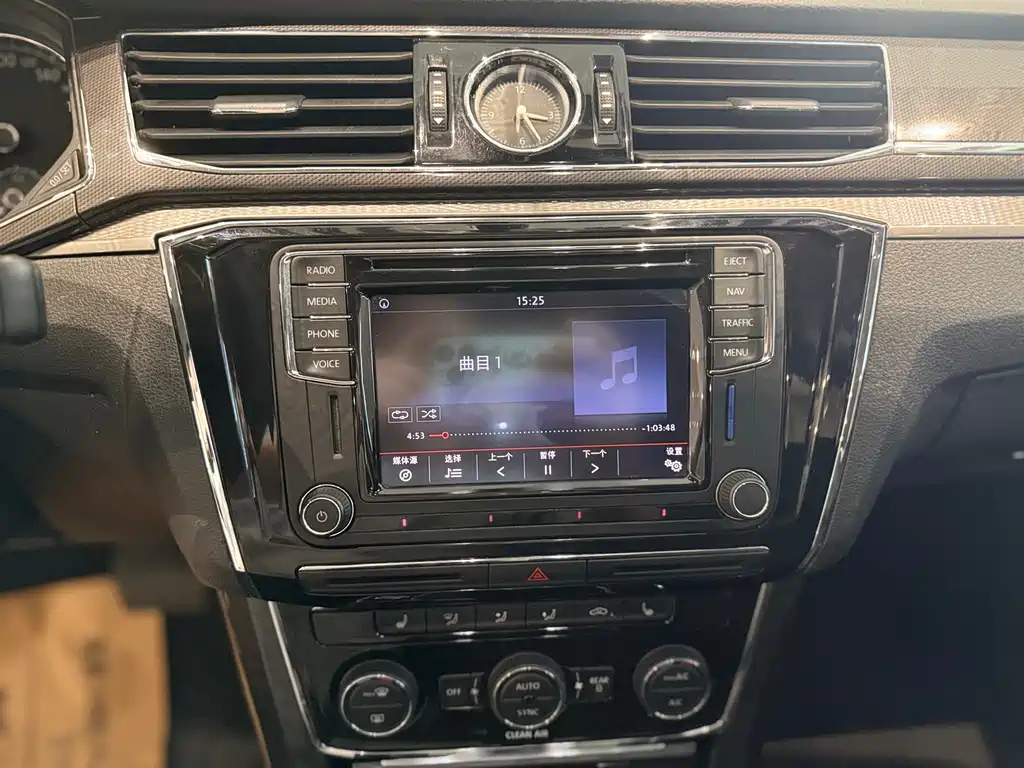 VOLKSWAGEN PASSAT 2016