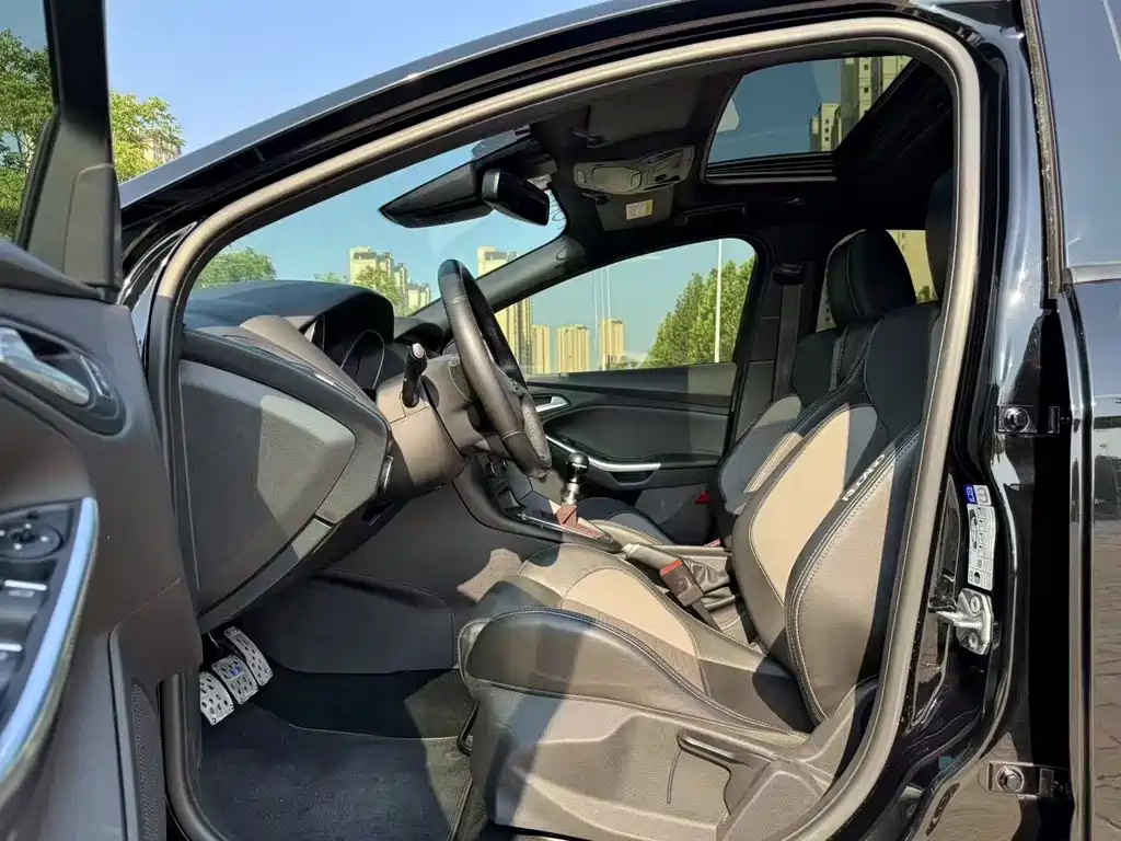 FORD FOCUS IMPORT 2015