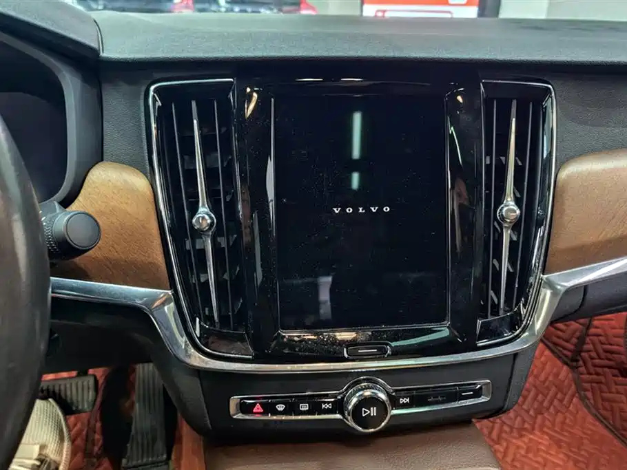 VOLVO S90 2022