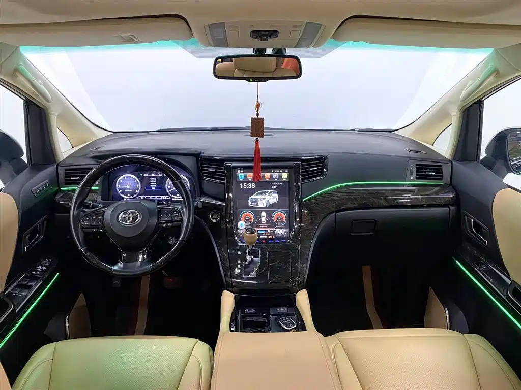 TOYOTA ALPHARD 2012