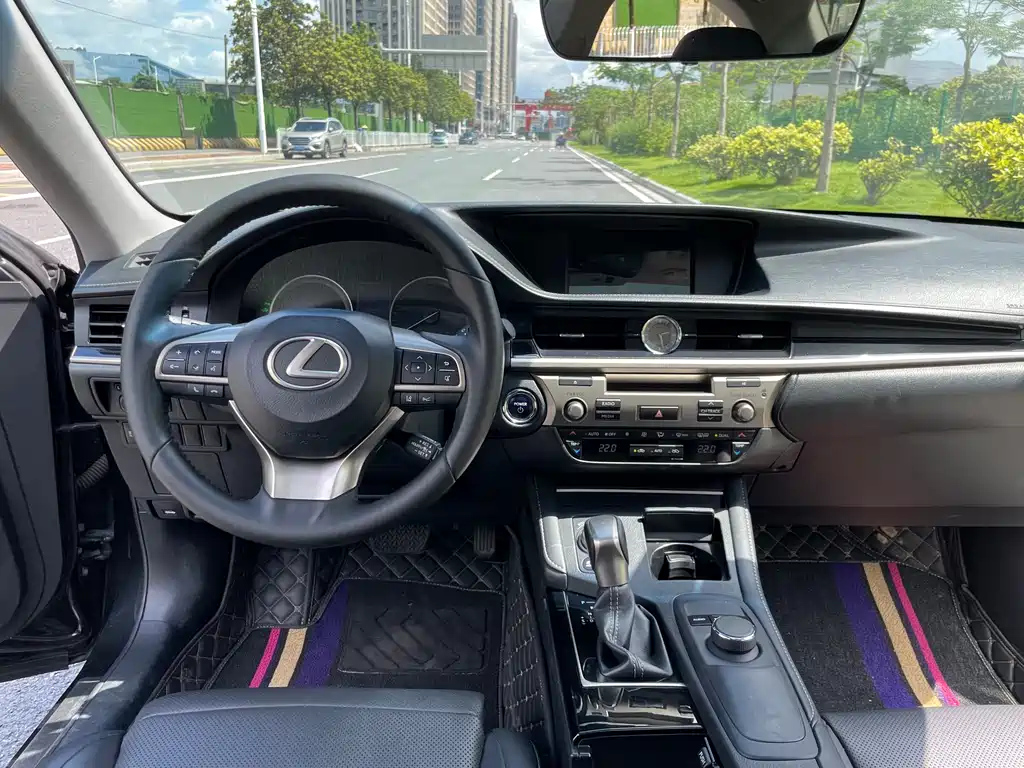 LEXUS ES 2015