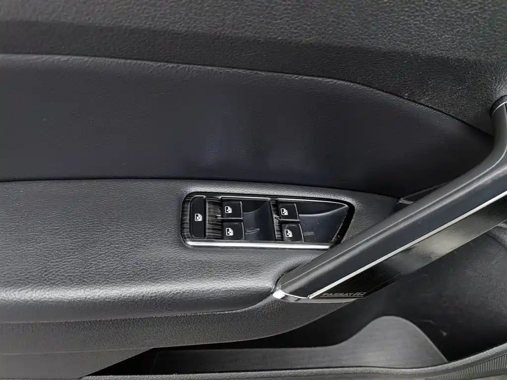 VOLKSWAGEN PASSAT 2017