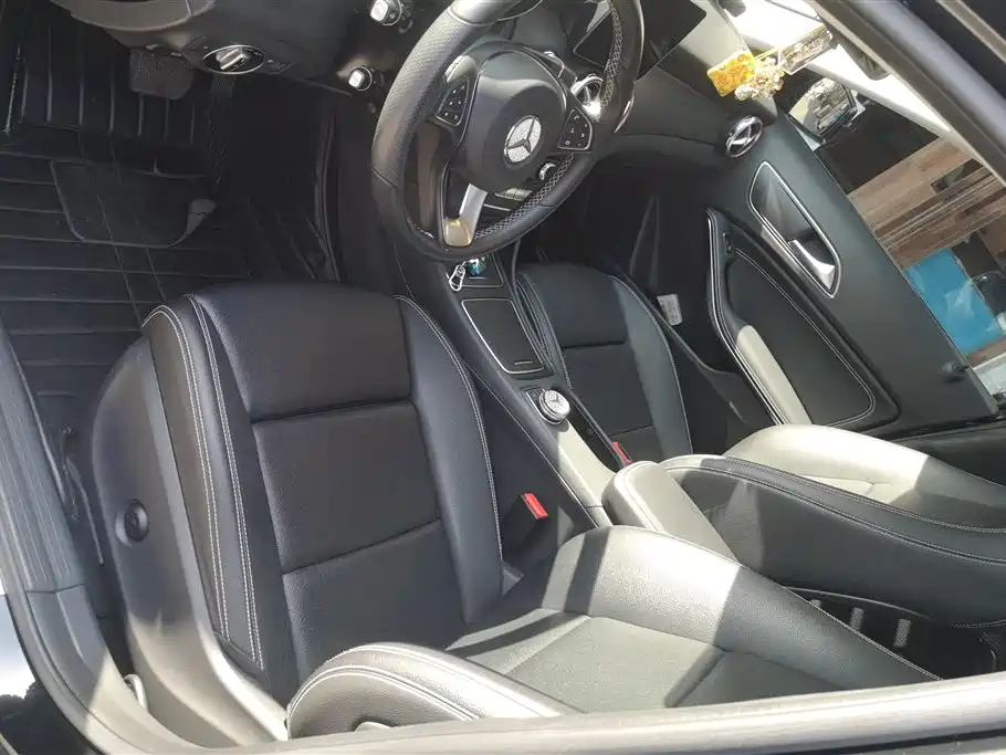 MERCEDES BENZ GLA 2017