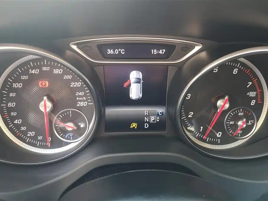 MERCEDES BENZ GLA 2017