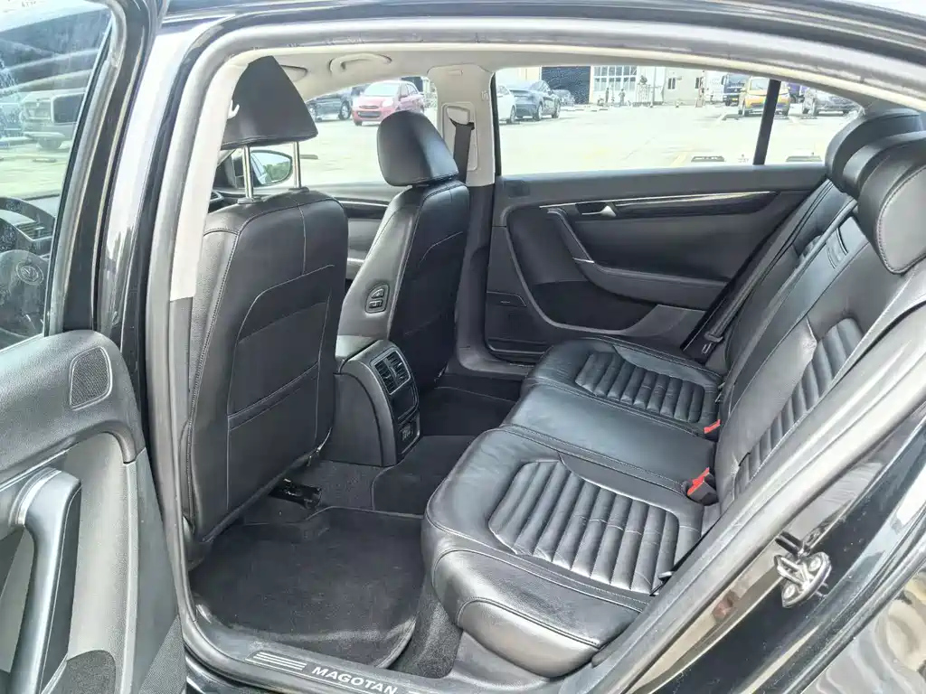 VOLKSWAGEN MAGOTAN 2012