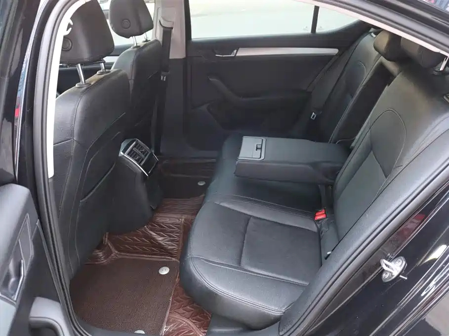 SKODA SUPERB 2019