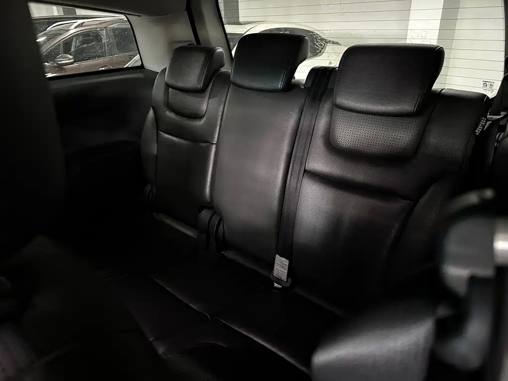 LUXGEN BIG 7 MPV 2013
