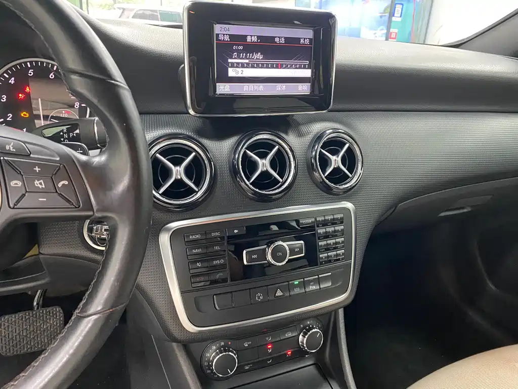 MERCEDES BENZ A-CLASS IMPORT 2013