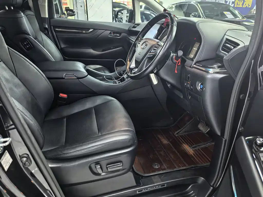 TOYOTA ALPHARD 2018