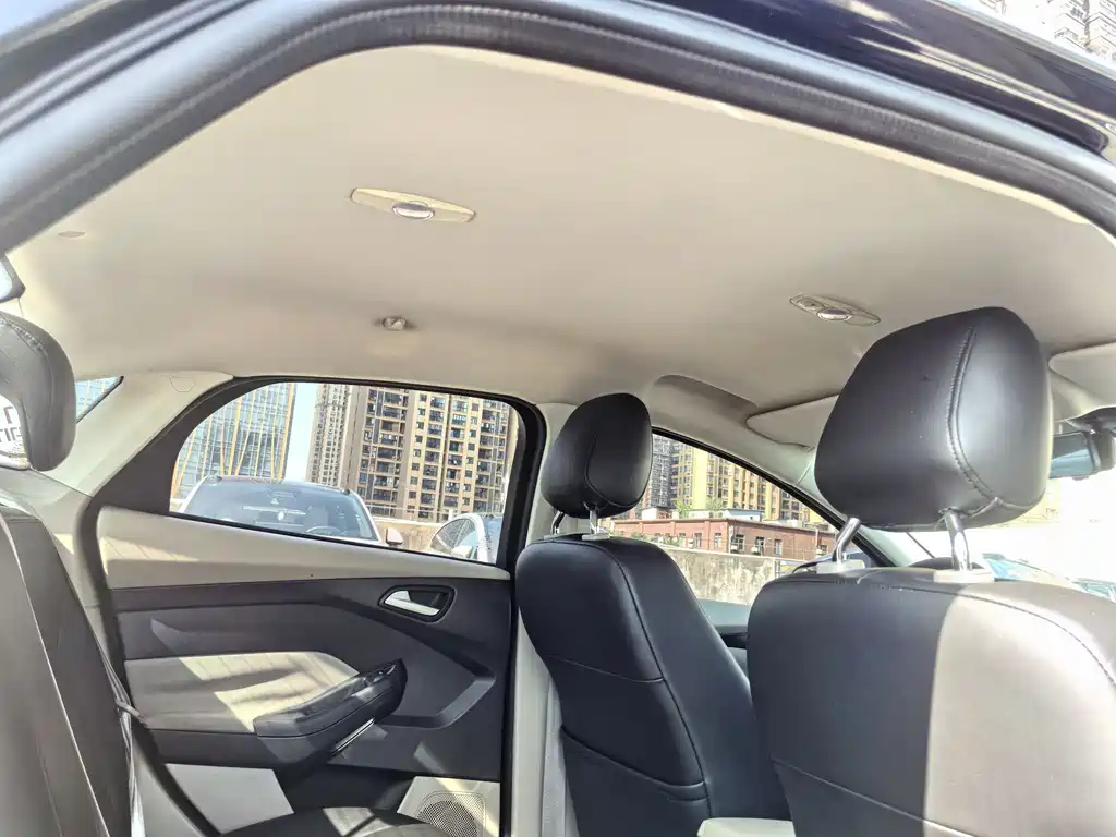 FORD FOCUS 2015