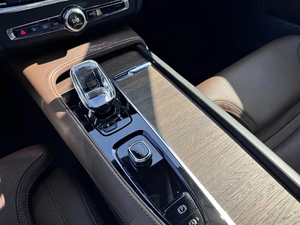 VOLVO S90 2025