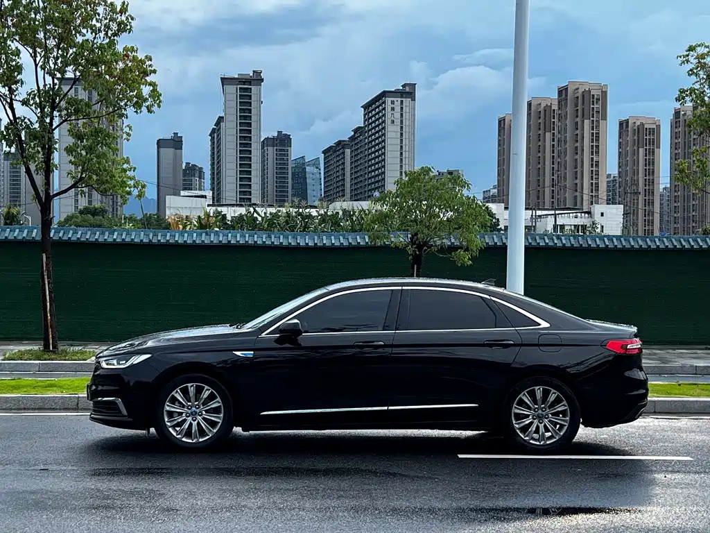 FORD TAURUS 2019