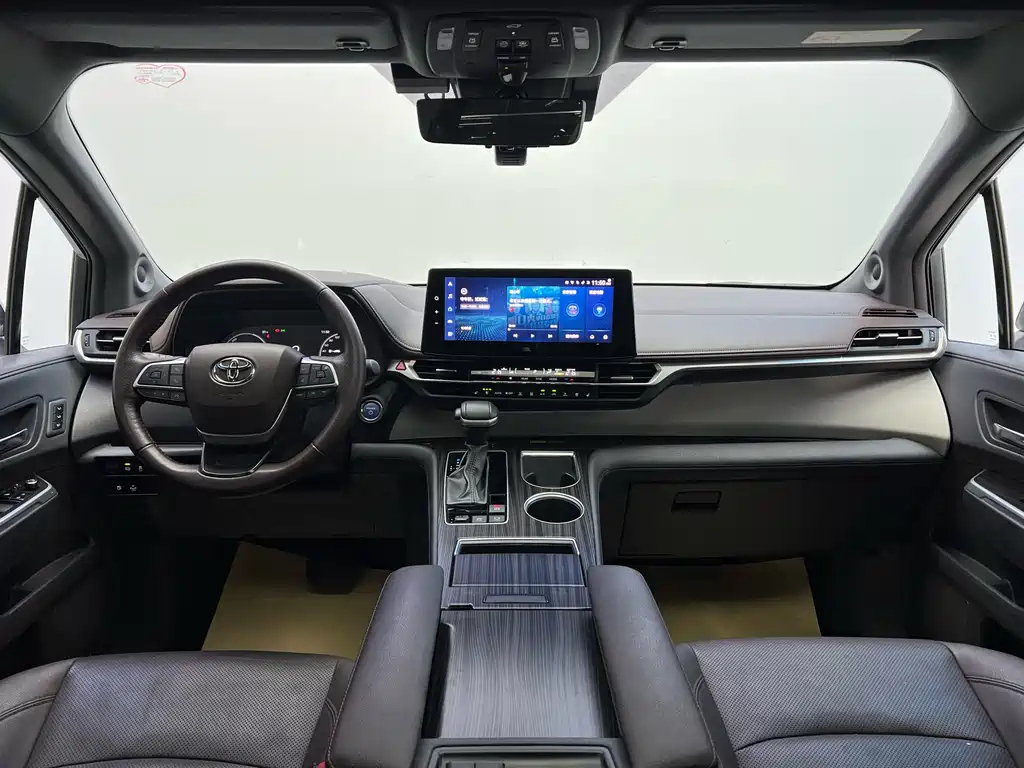 TOYOTA GRANVIA 2023