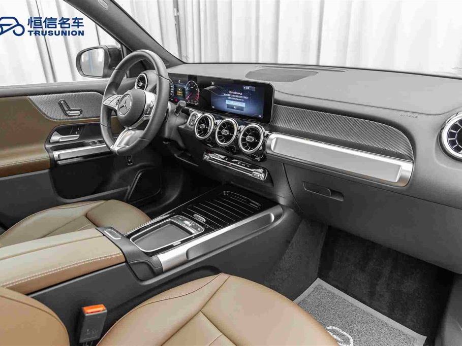 MERCEDES BENZ GLB 2024