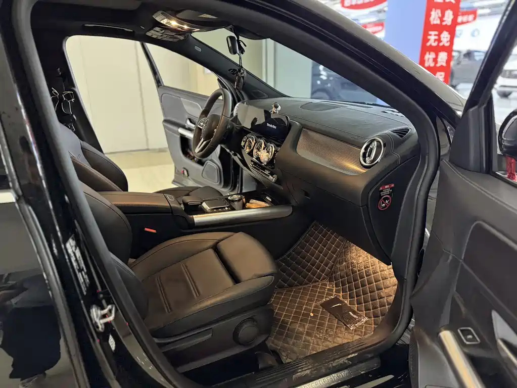 MERCEDES BENZ GLA 2022