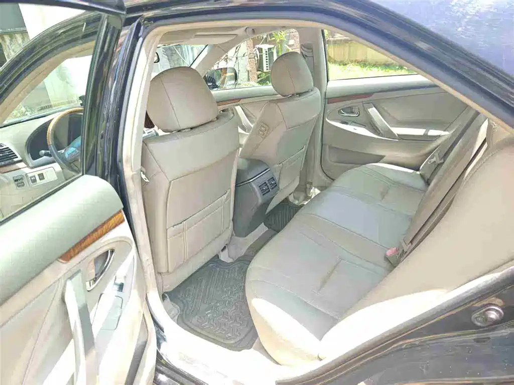 TOYOTA CAMRY 2010