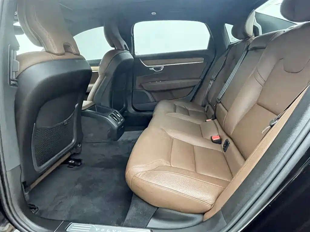 VOLVO S90 2024