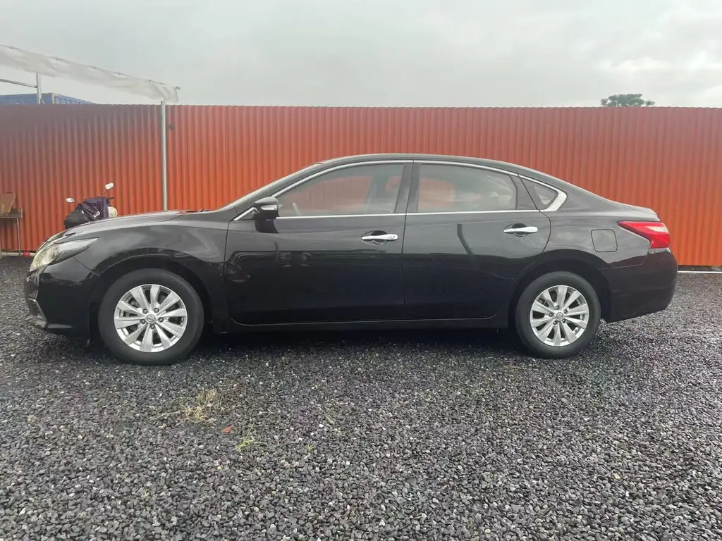 NISSAN TEANA 2018