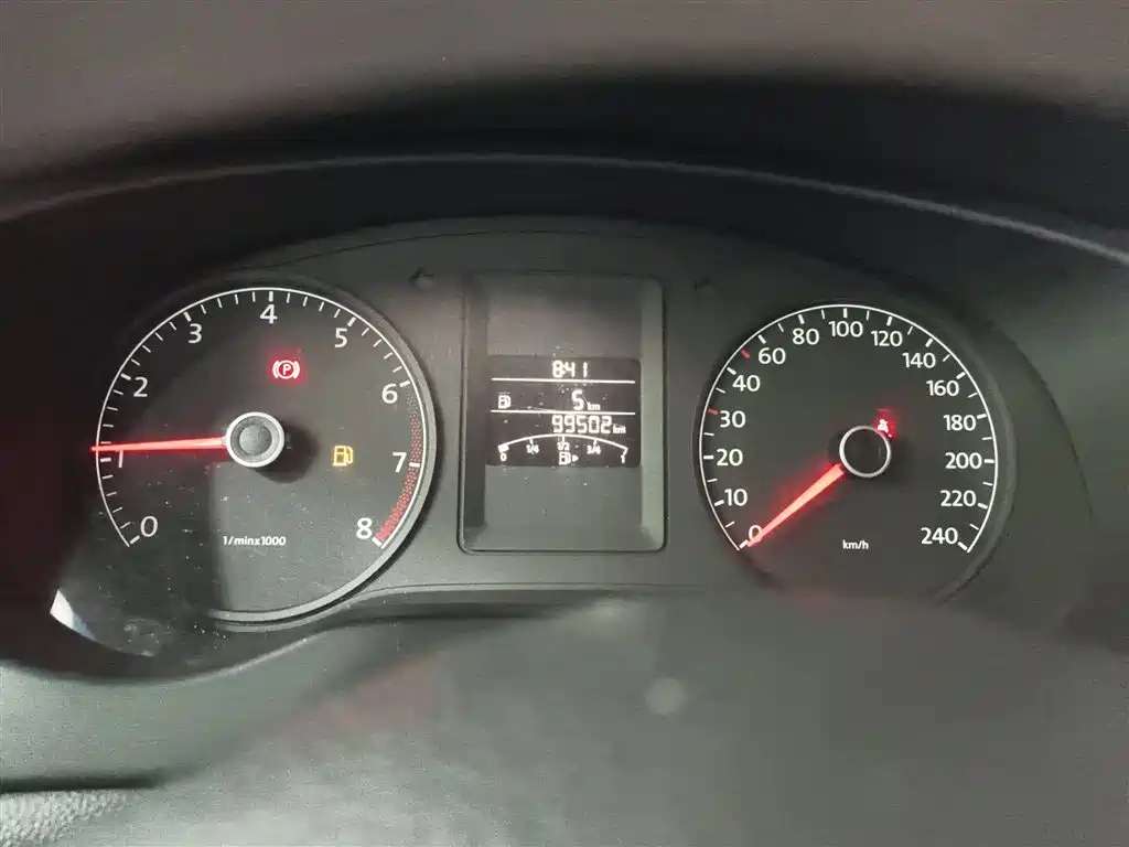 VOLKSWAGEN SAGITAR 2014