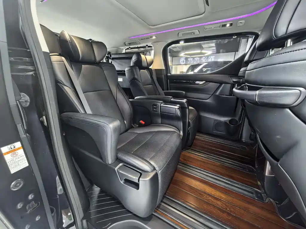 TOYOTA ALPHARD 2018