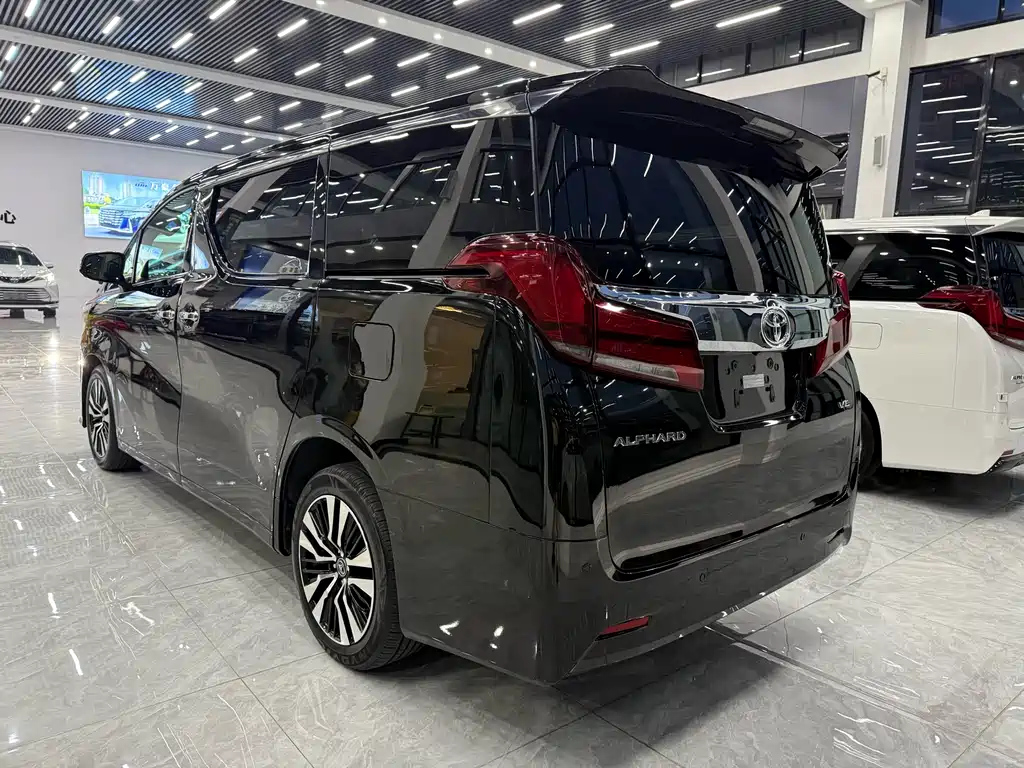 TOYOTA ALPHARD 2018
